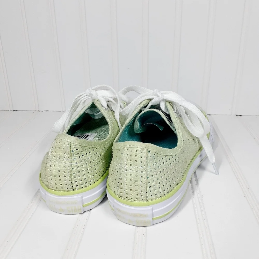 NEW Converse Chuck Taylor All Star Perforated JUNIOR shoe size 4 F41